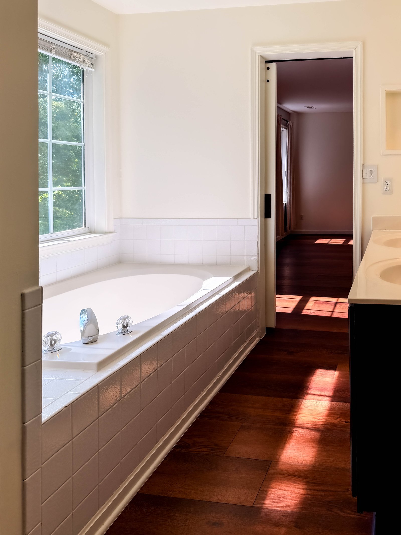 Primary bath with soaking tub